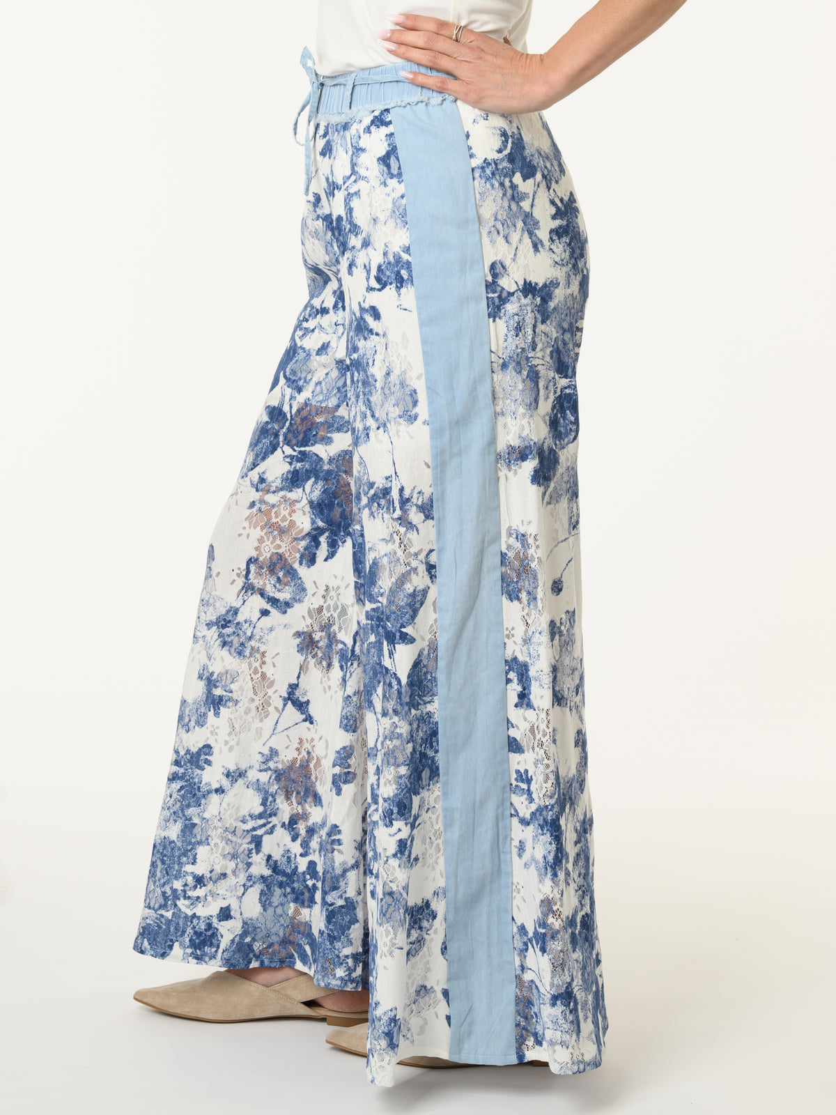 Pantalon palazzo avec dentelle et imprimé floral marine