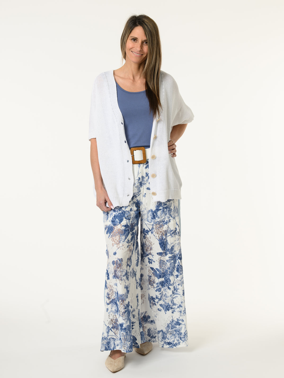 Veste blanche en mailles avec boutons