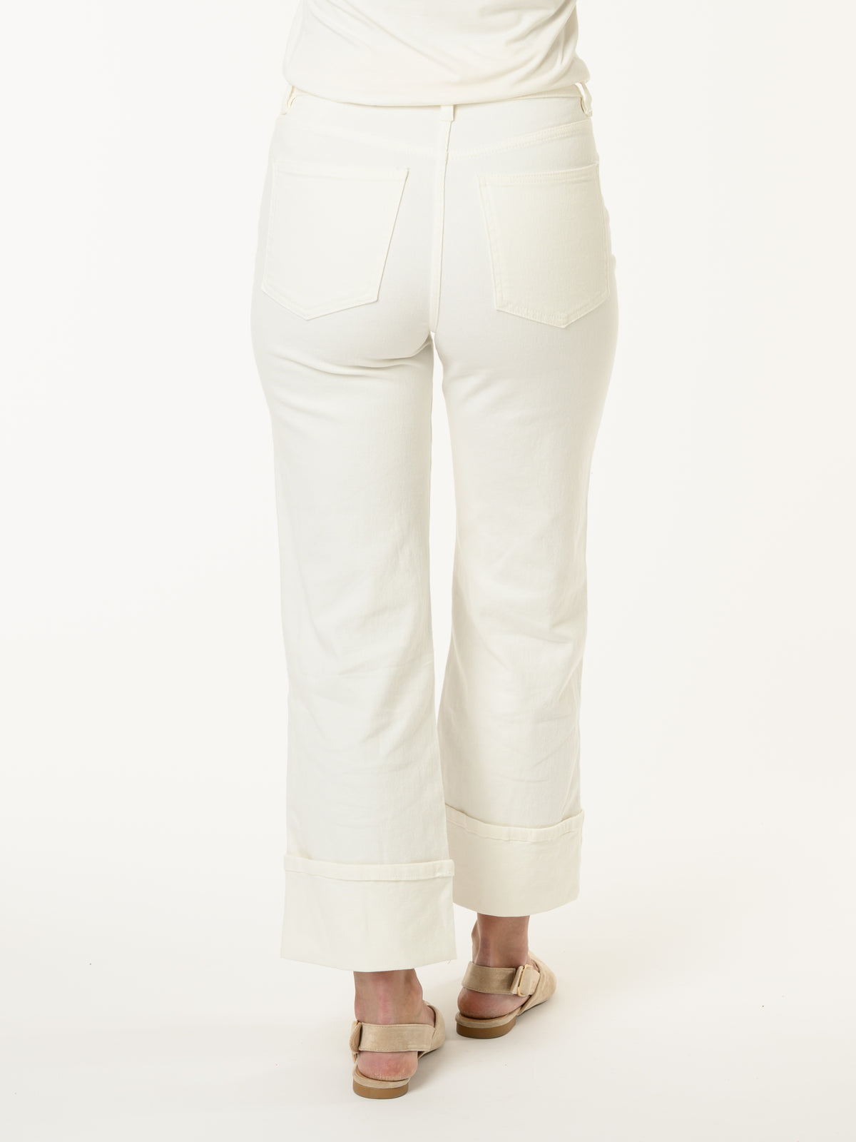 Jeans blanc à jambe large avec coffre au bas
