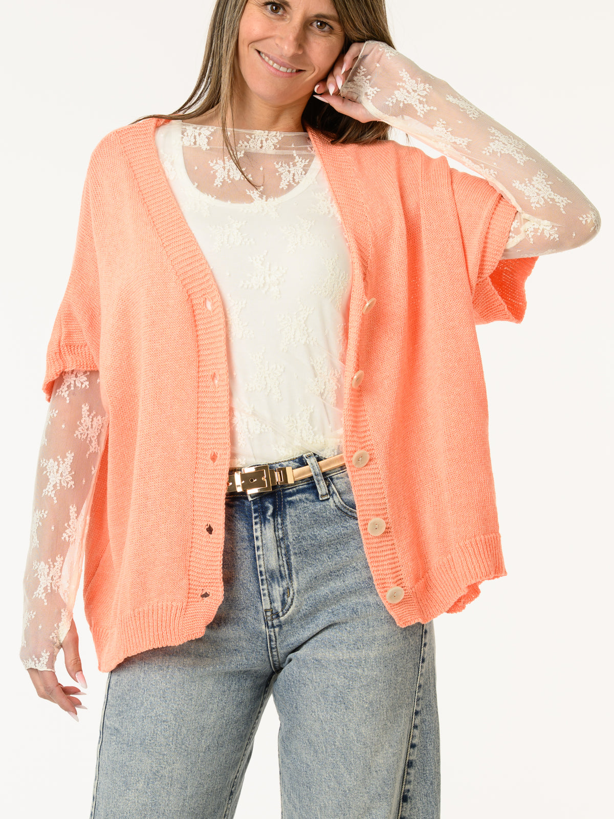 Chandail beige en tulle à motifs floraux