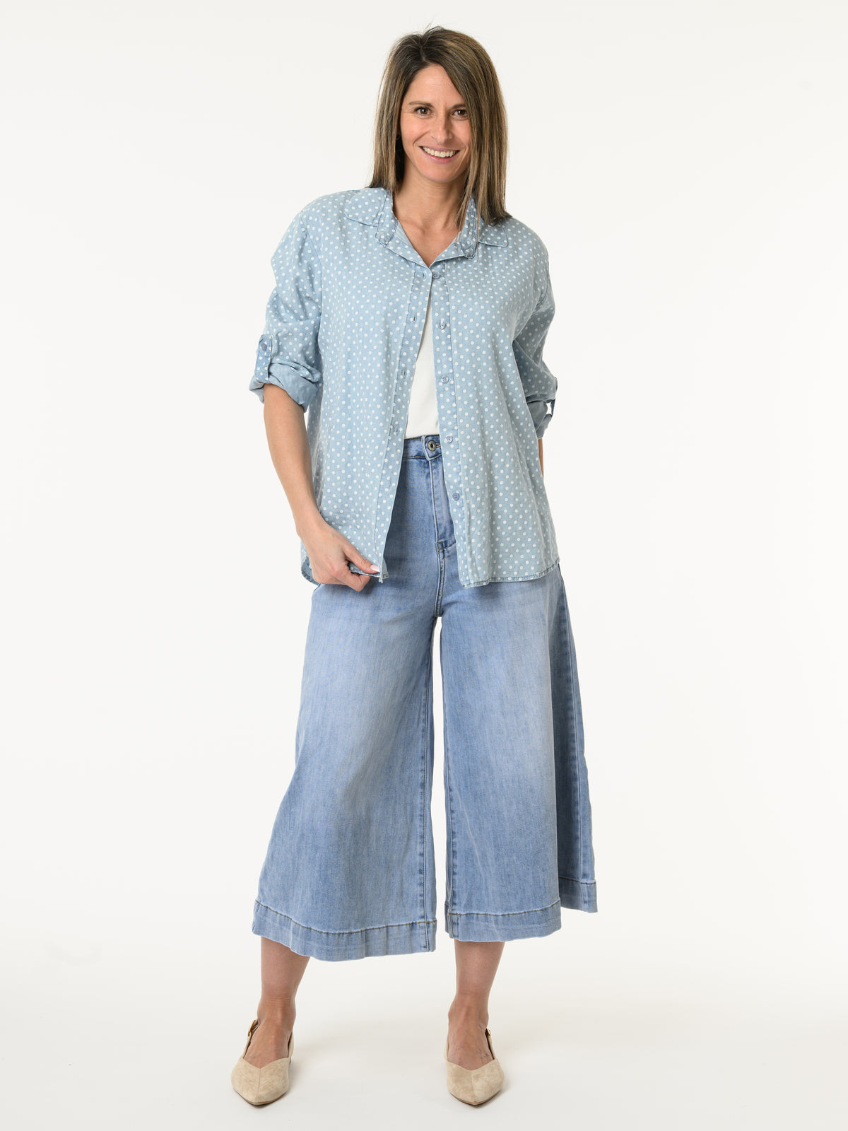 Chemise bleu jean à motifs de pois blancs