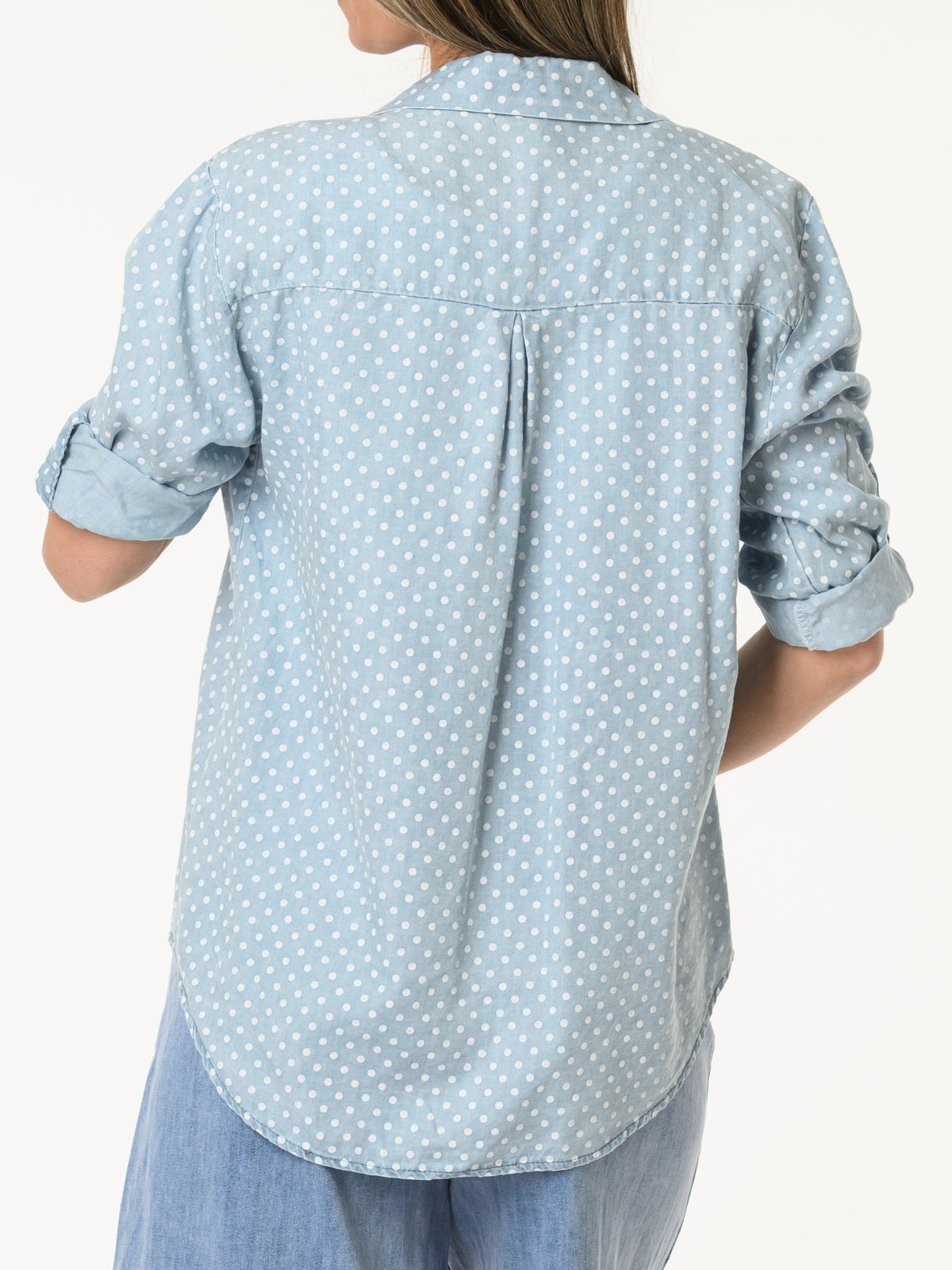 Chemise bleu jean à motifs de pois blancs