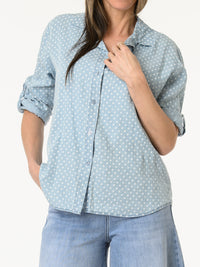 Chemise bleu jean à motifs de pois blancs