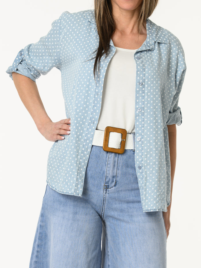 Chemise bleu jean à motifs de pois blancs