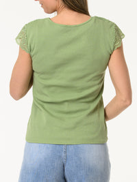 T-shirt vert avec dentelle