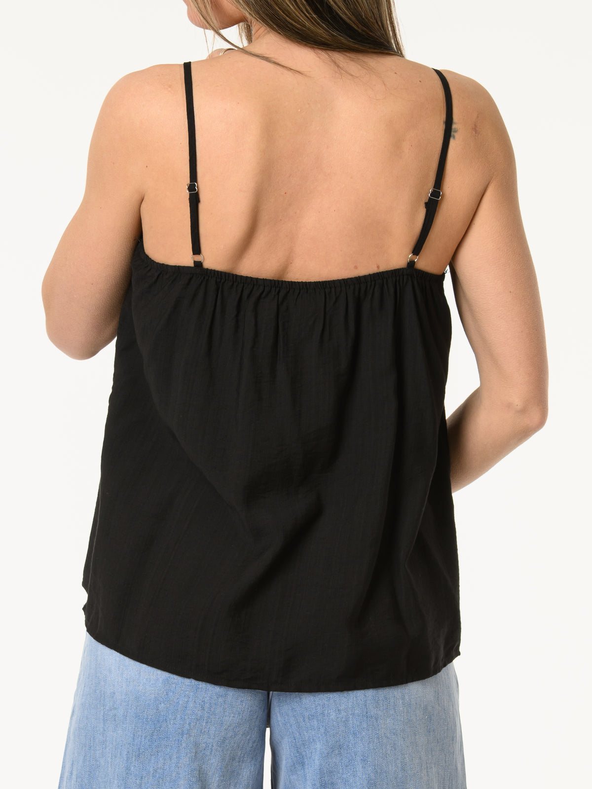 Camisole noire avec foulard noir à motifs paisley