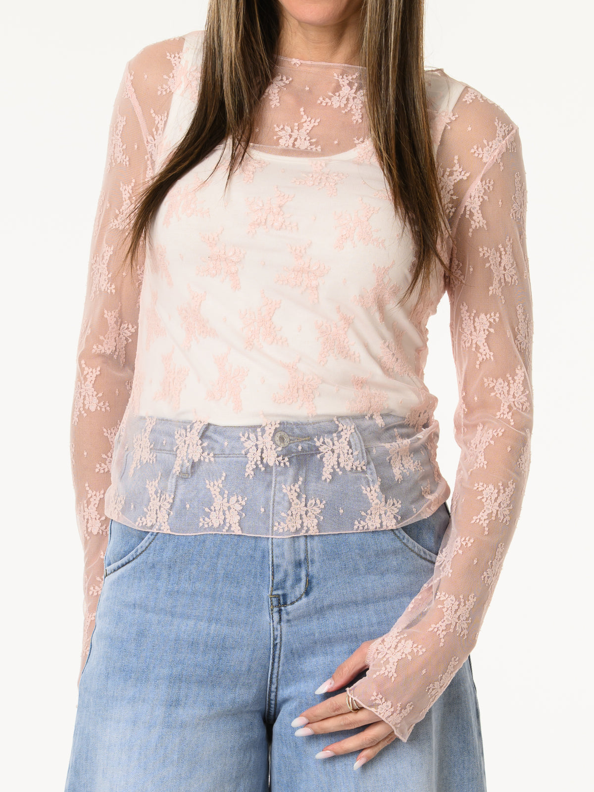 Chandail rose pâle en tulle à motifs floraux