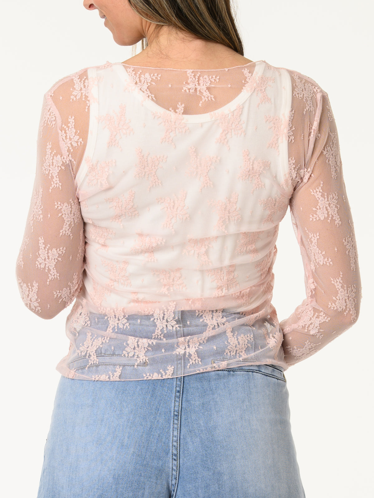 Chandail rose pâle en tulle à motifs floraux