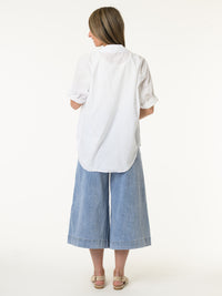 Chemise blanche avec fleurs et pois texturés