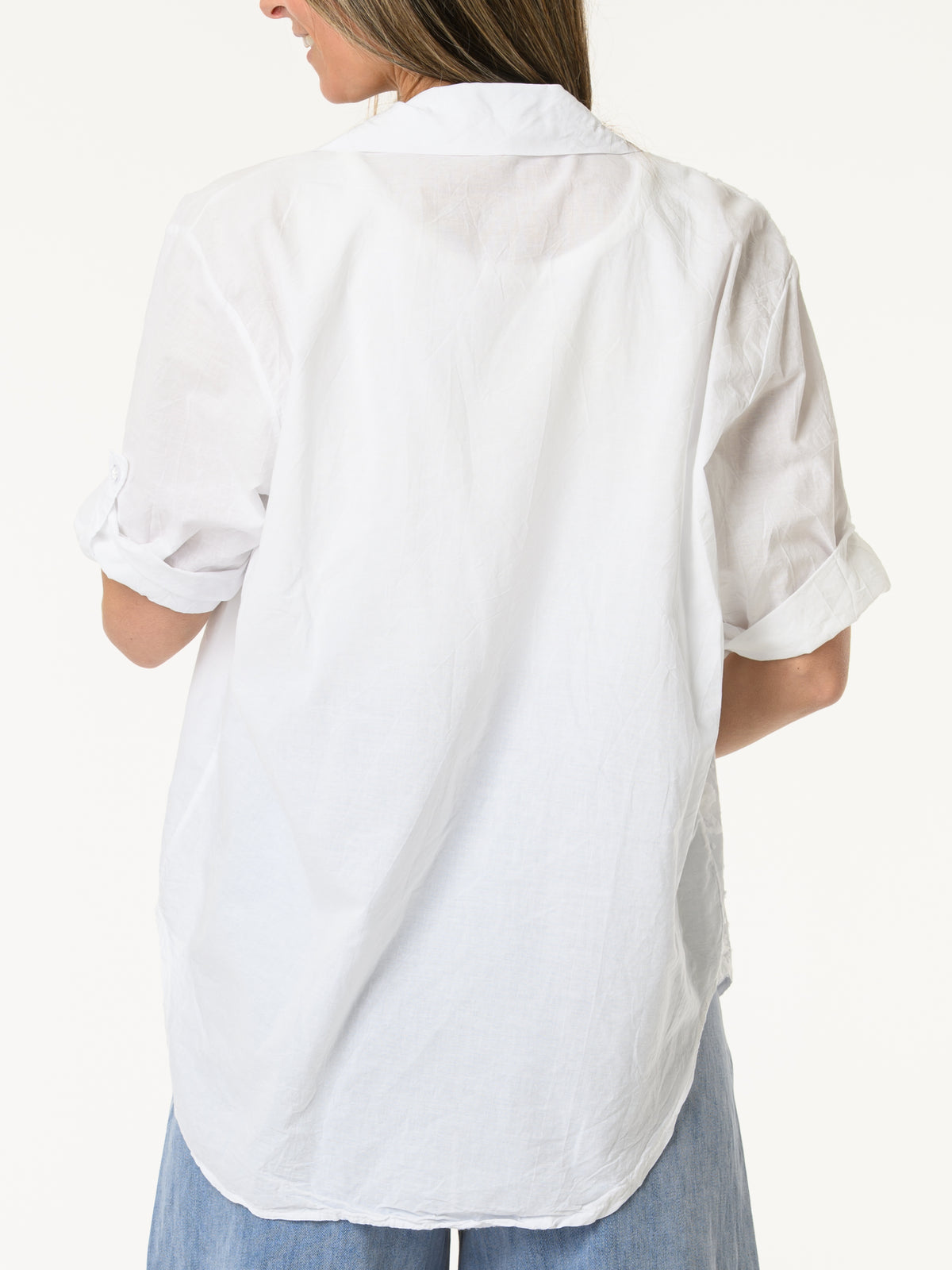 Chemise blanche avec fleurs et pois texturés