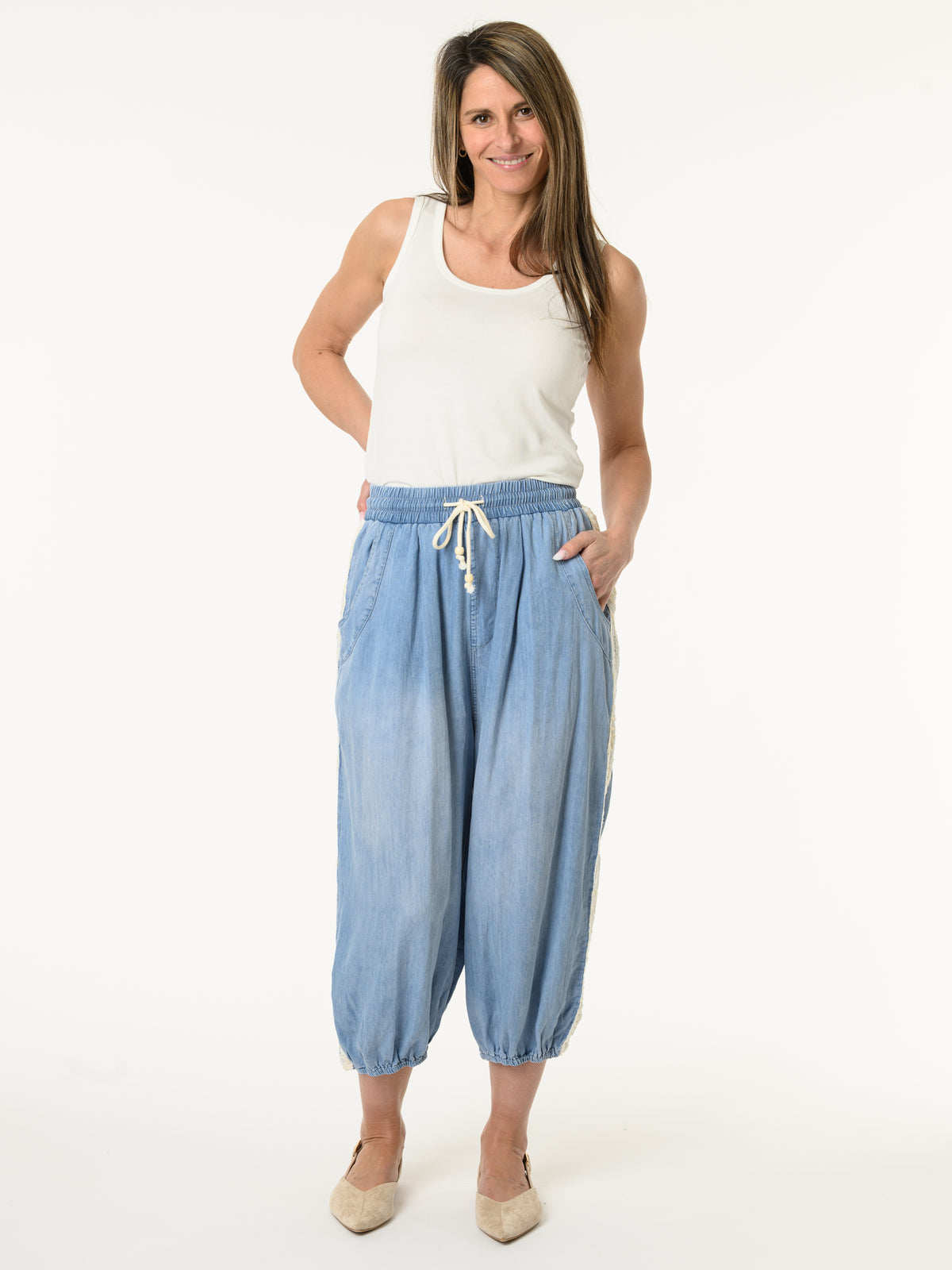 pantalon baggy avec dentelle sur le côté