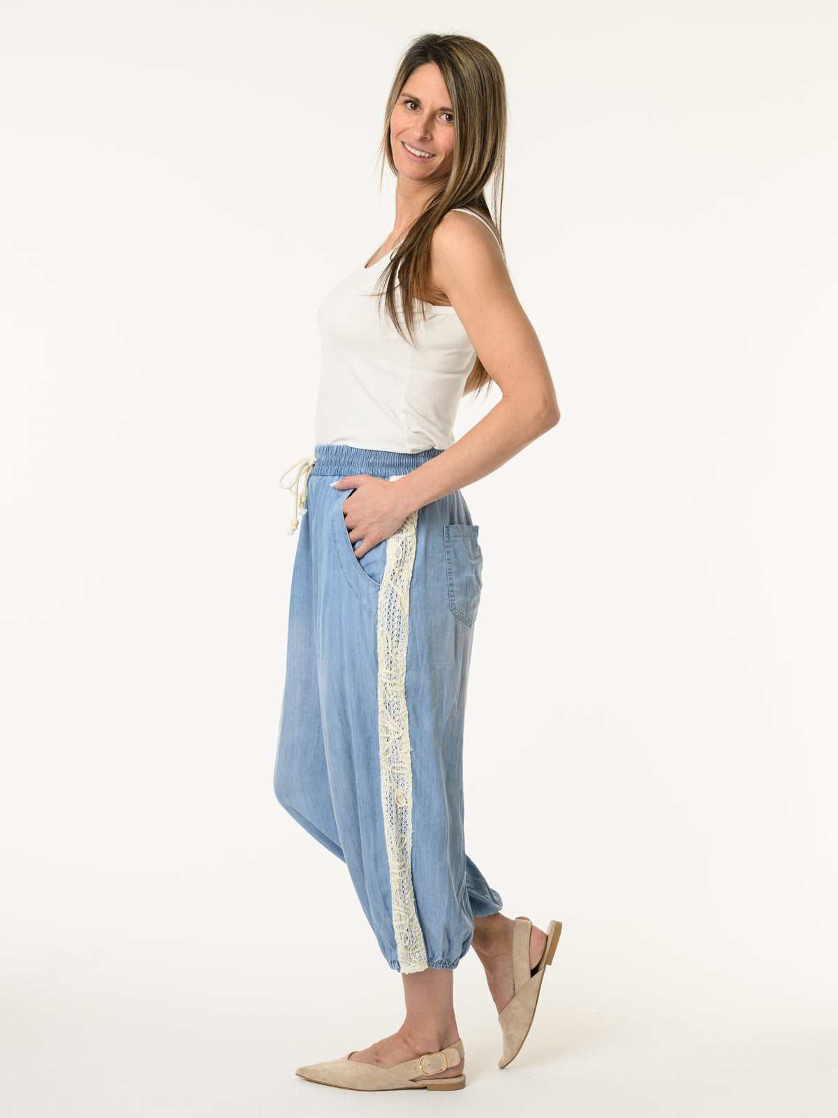 pantalon baggy avec dentelle sur le côté