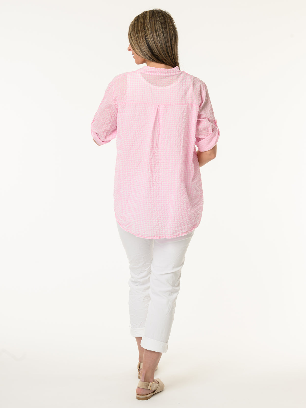 Chemise rose à carreaux avec fleurs texturées