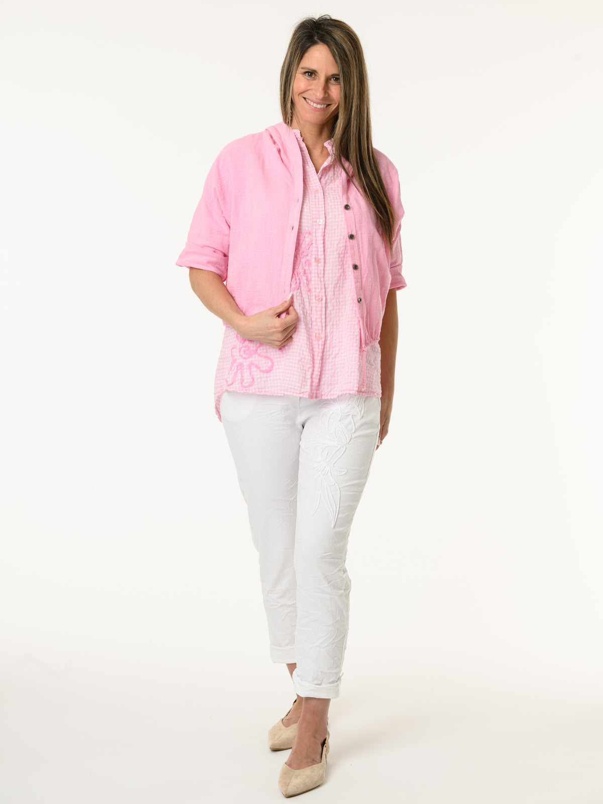 Chemise rose à carreaux avec fleurs texturées