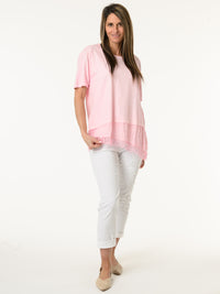 T-shirt rose avec dentelle au bas
