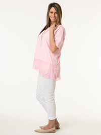 T-shirt rose avec dentelle au bas