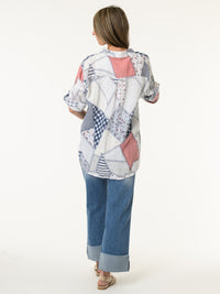 Blouse blanche avec imprimé de patchwork