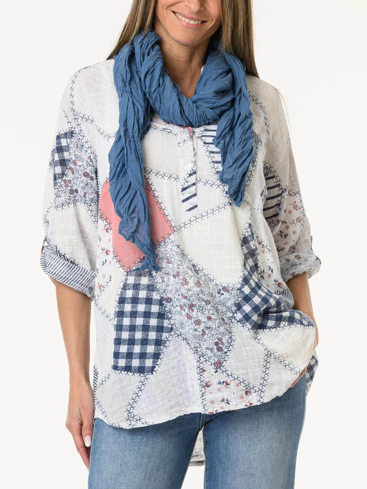 Blouse blanche avec imprimé de patchwork