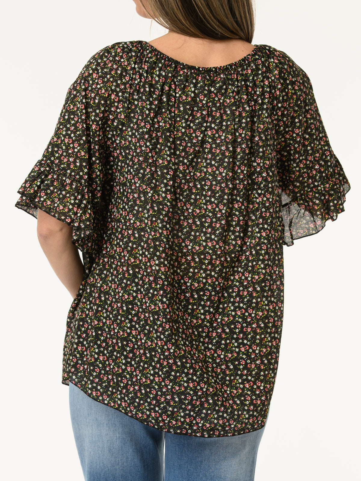 Blouse noire avec manches à volants à motifs de fleurs
