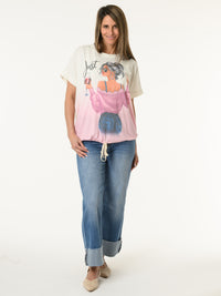 T-shirt blanc et rose avec imprimé de femme chic