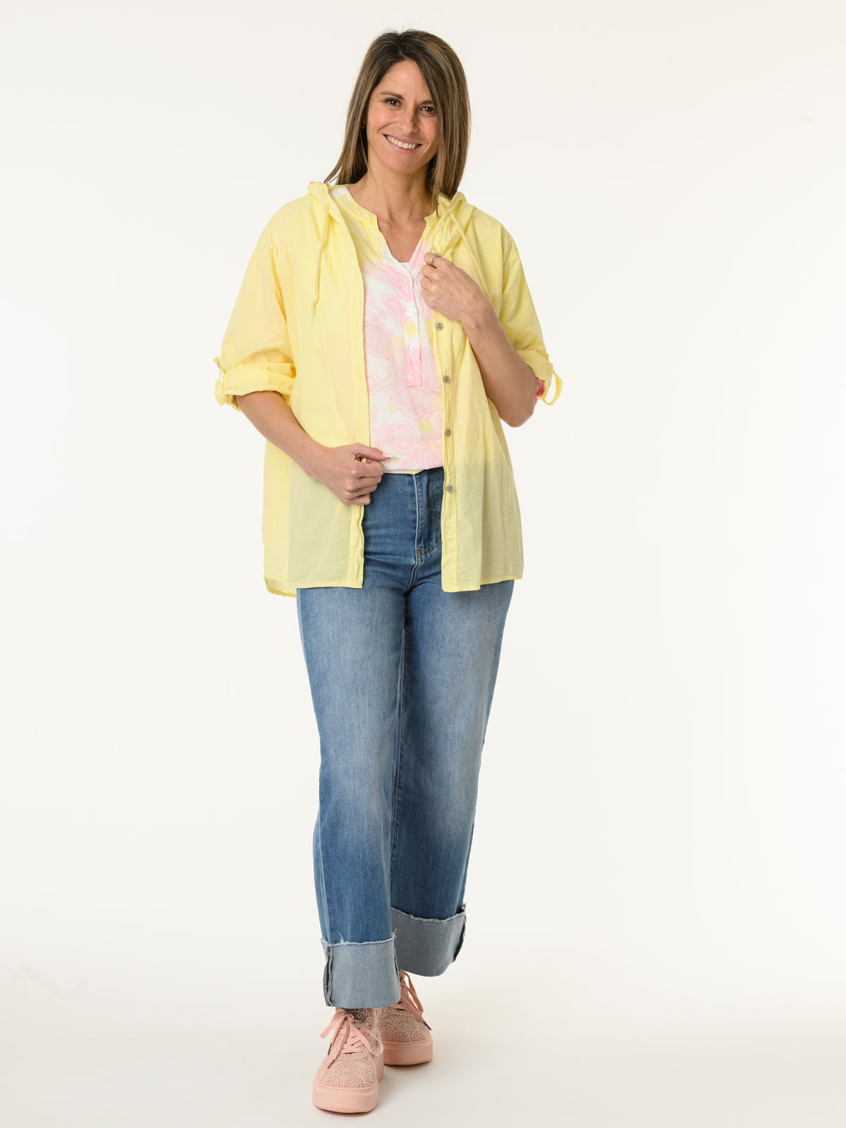 Chemise jaune avec fleur en crochet au dos