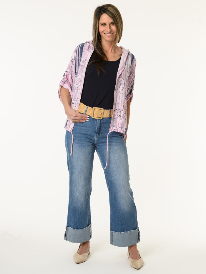 Chemise rose avec rayures et imprimé d'écritures