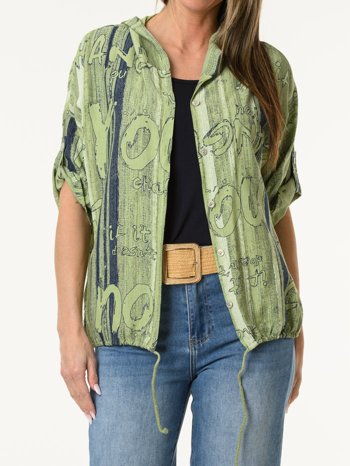 Chemise verte avec rayures et imprimé d'écritures
