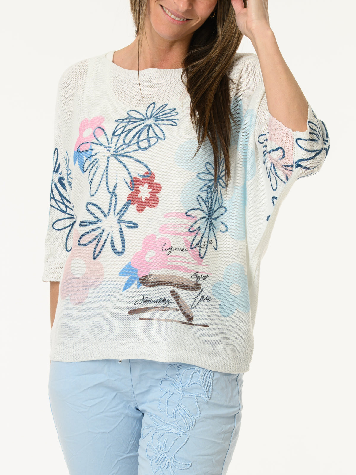 Chandail blanc avec imprimé de fleurs graphiques