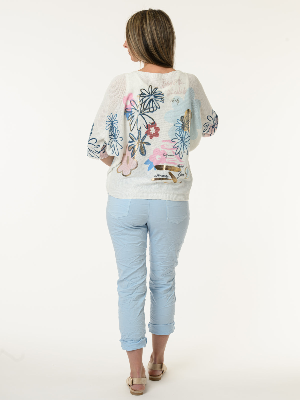 Chandail blanc avec imprimé de fleurs graphiques