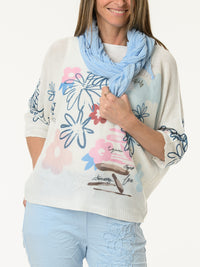 Chandail blanc avec imprimé de fleurs graphiques