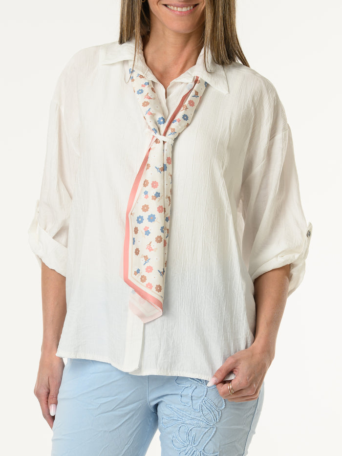 Chemise blanche avec foulard style cravate à motifs floraux