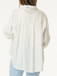Chemise blanche avec foulard style cravate à motifs floraux