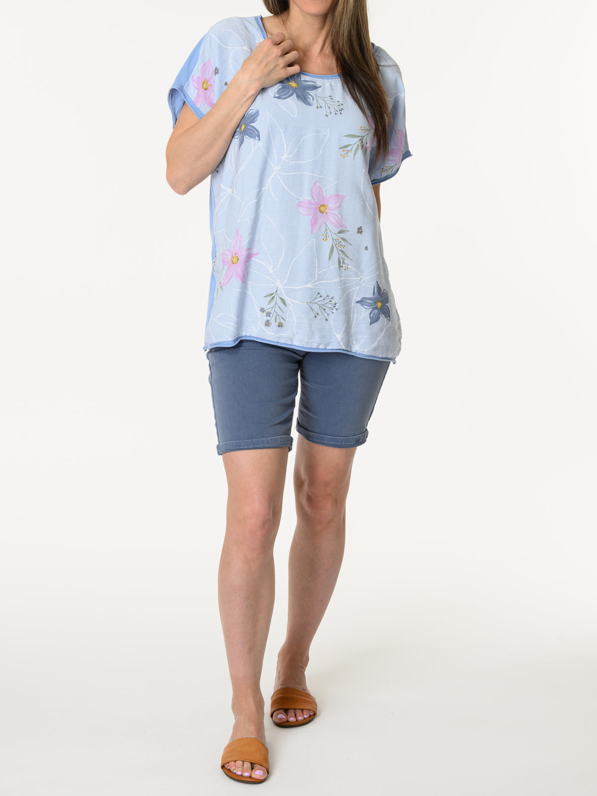 T-shirt bleu avec imprimé de fleurs bleues et roses