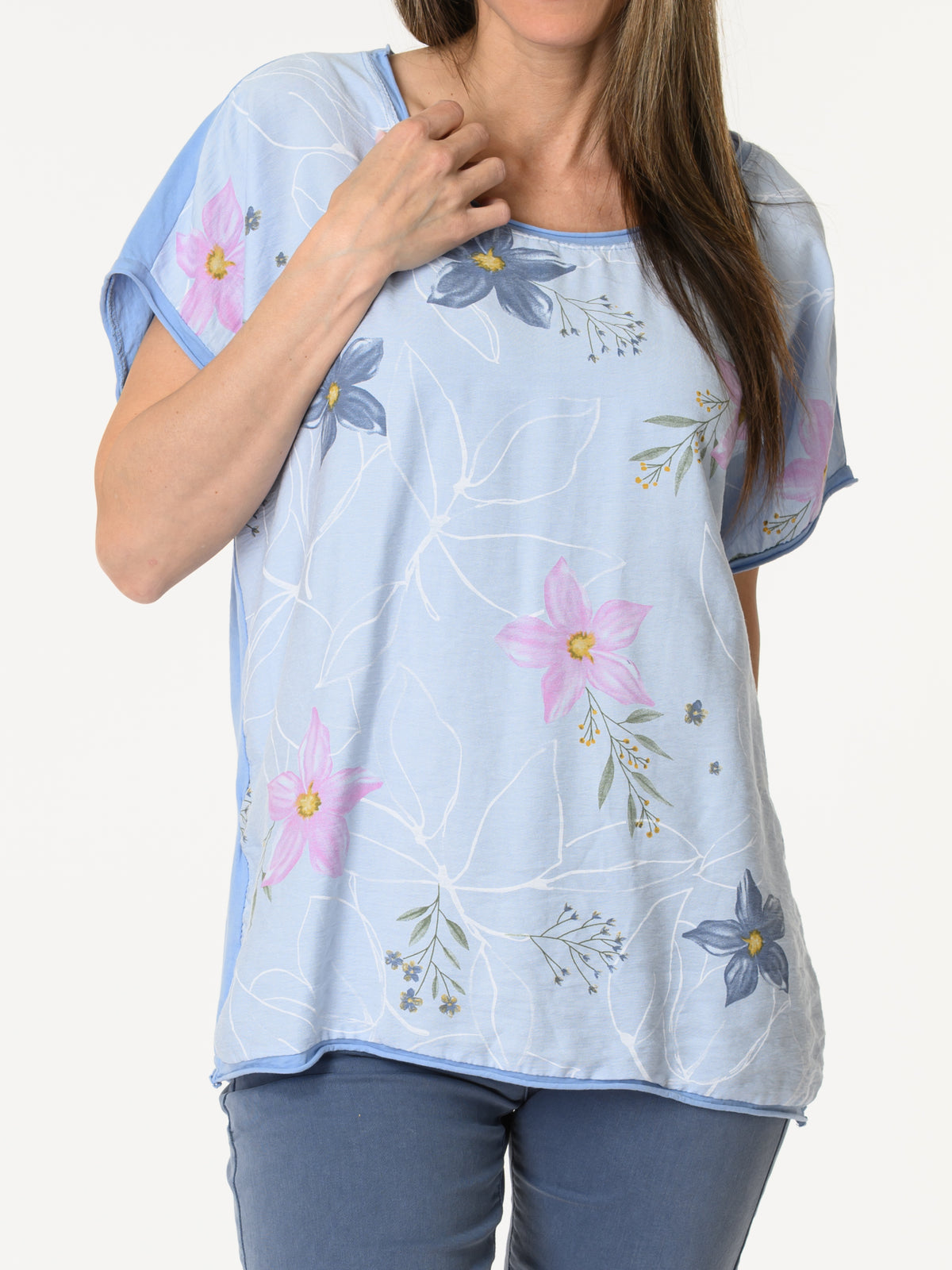 T-shirt bleu avec imprimé de fleurs bleues et roses