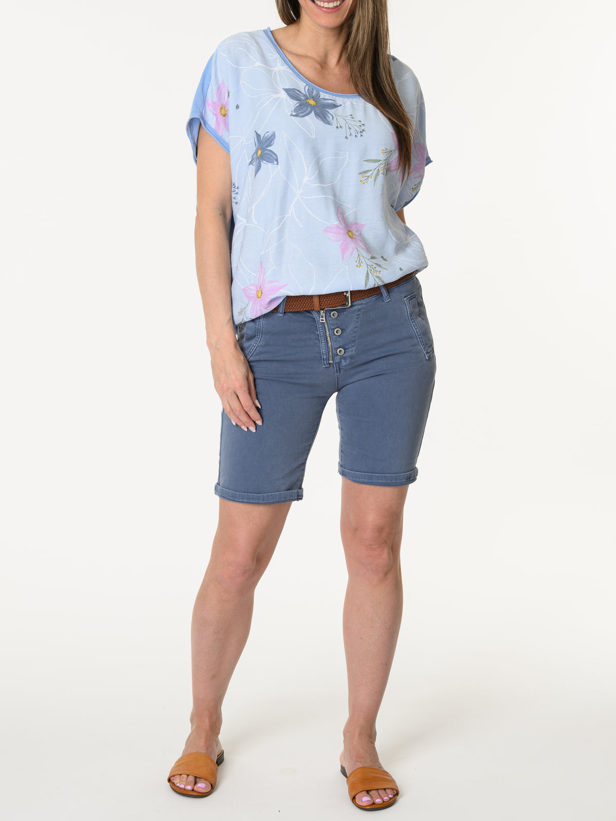 T-shirt bleu avec imprimé de fleurs bleues et roses