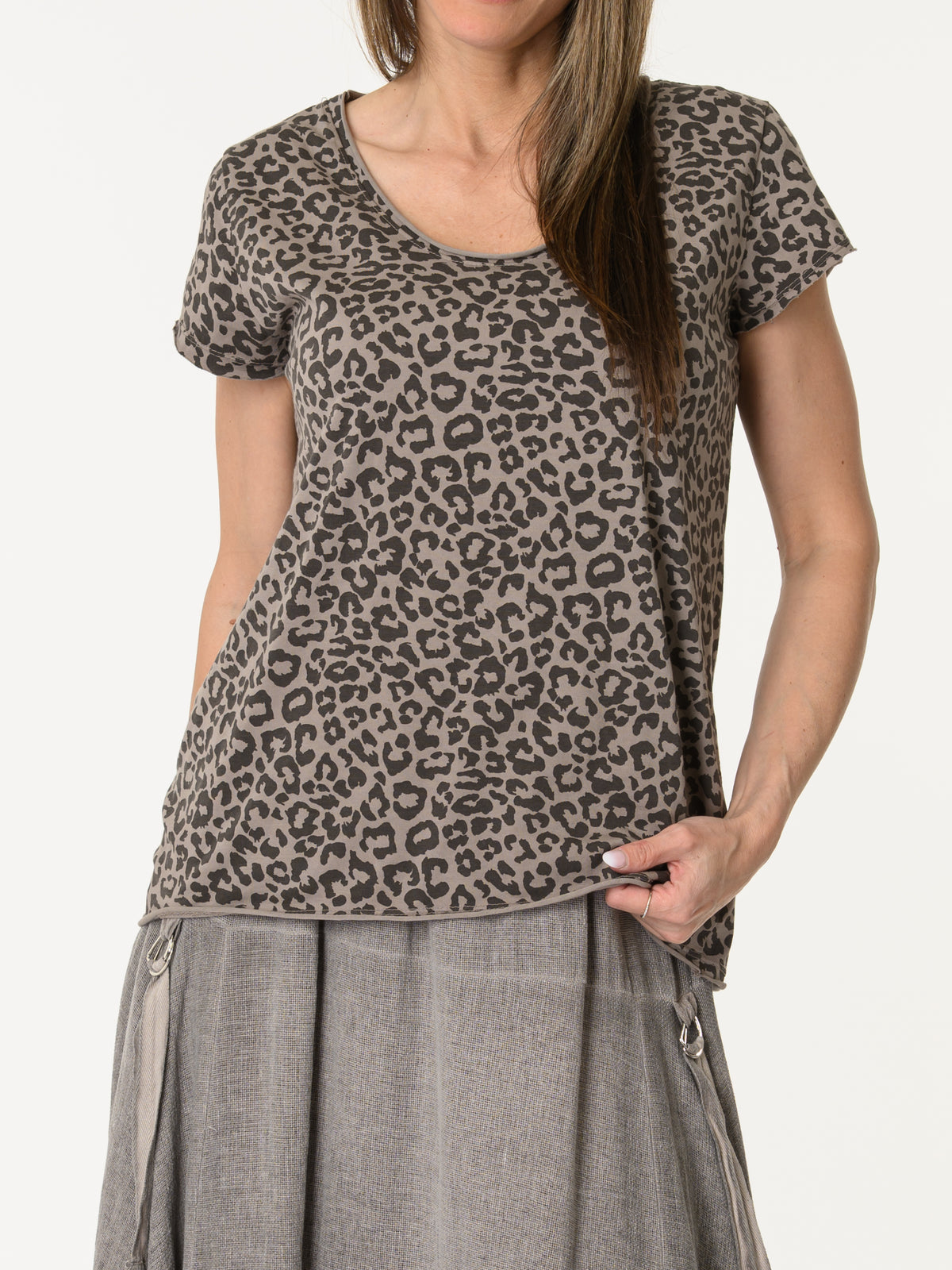 T-shirt brun avec imprimé de léopard