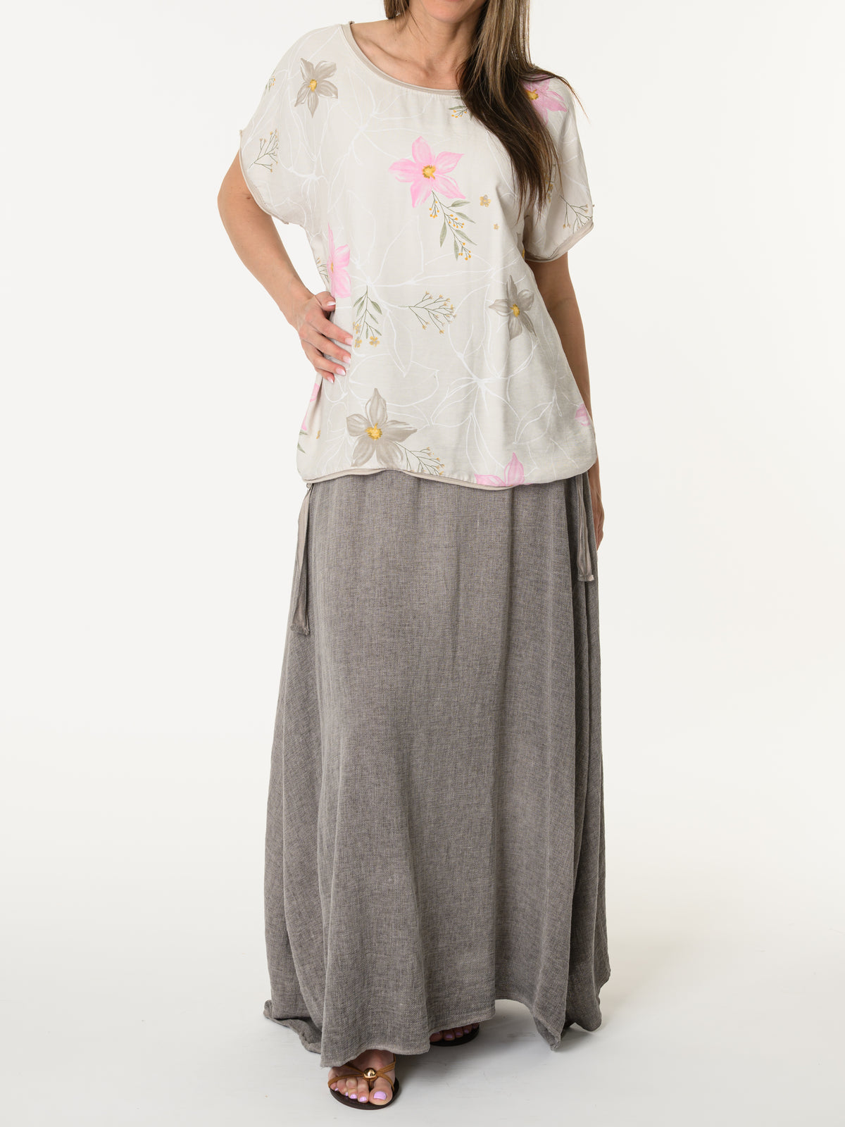 T-shirt beige avec imprimé de fleurs roses et moka