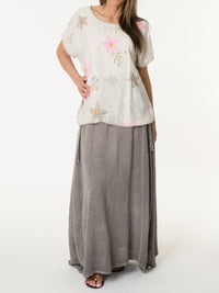T-shirt beige avec imprimé de fleurs roses et moka