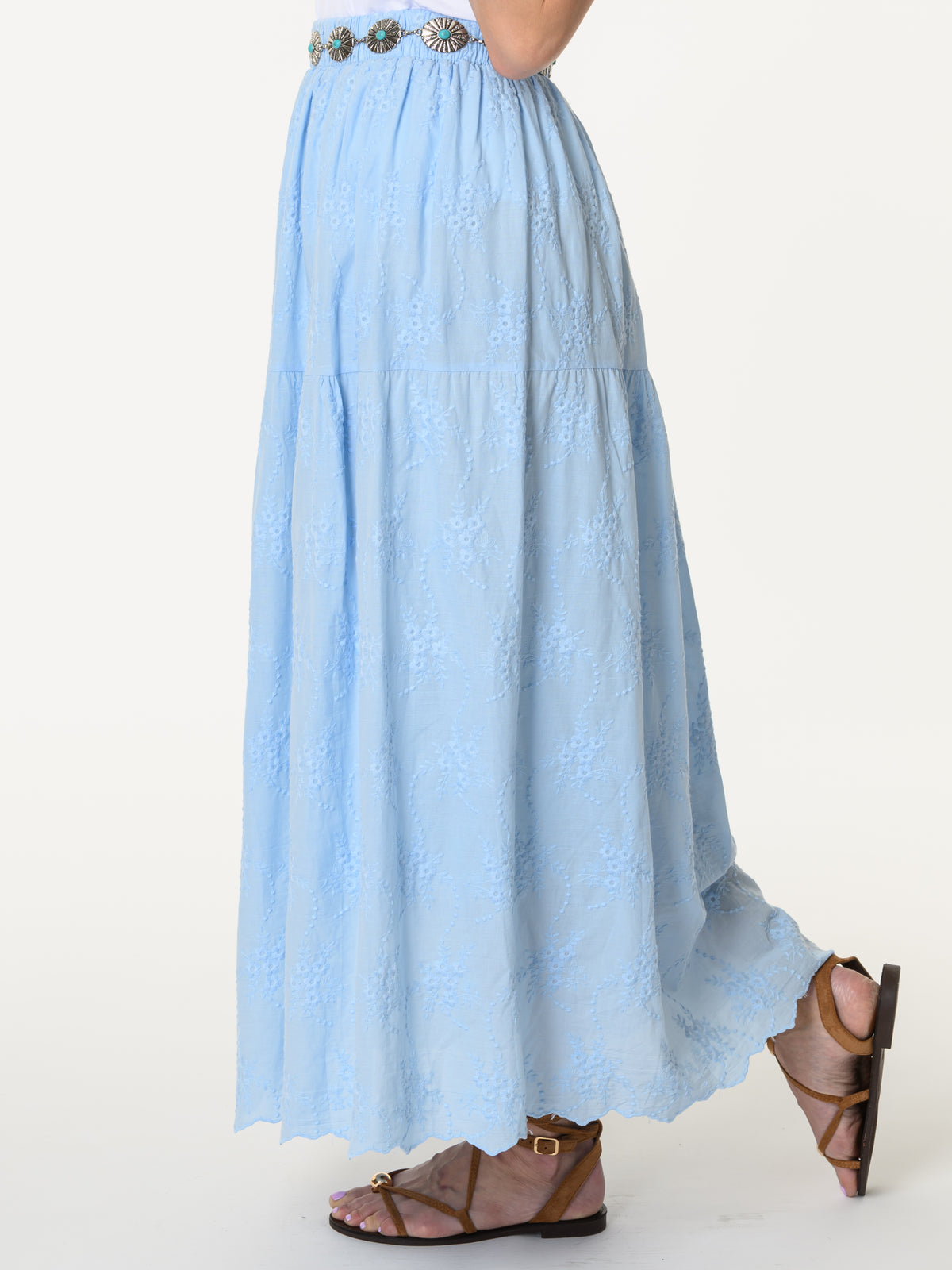 Jupe bohème bleue avec fleurs brodées