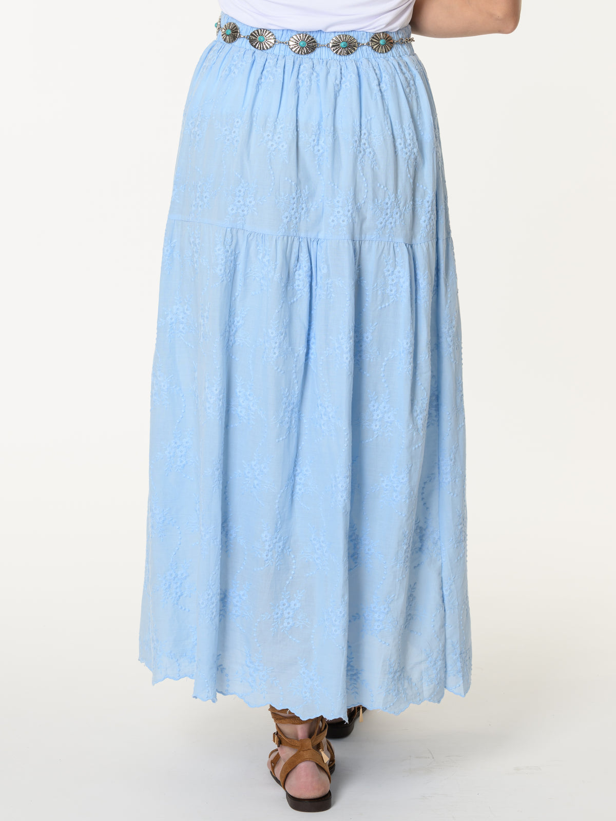 Jupe bohème bleue avec fleurs brodées