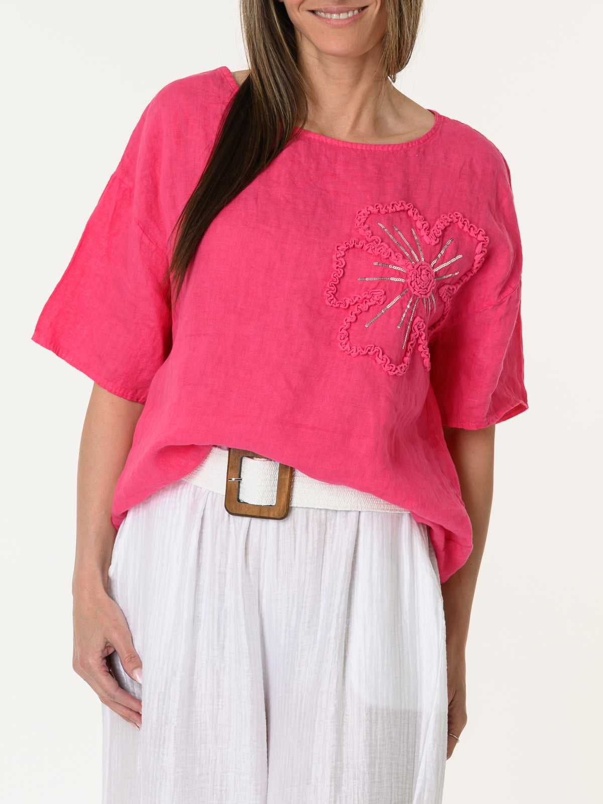 Chandail fuchsia avec grande fleur texturée