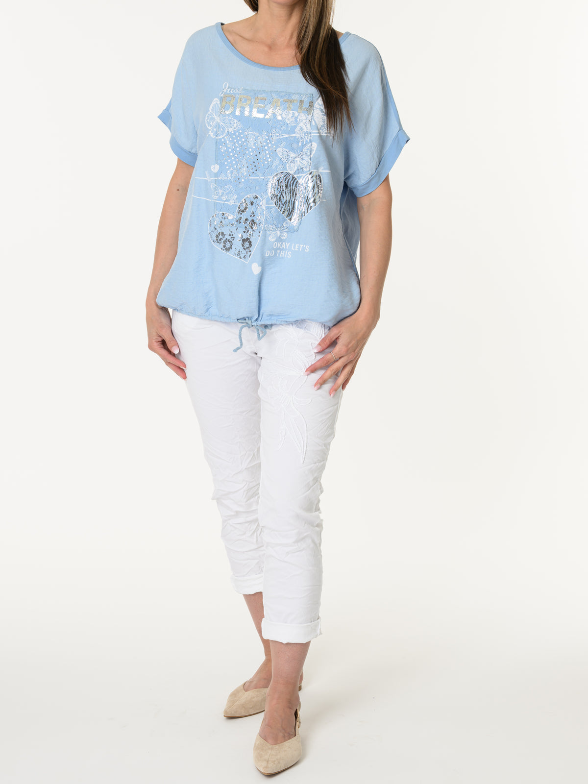 T-shirt bleu ciel avec dentelle et imprimé de cœurs