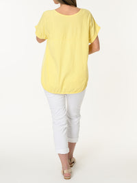 T-shirt jaune avec dentelle et imprimé de cœurs