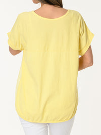 T-shirt jaune avec dentelle et imprimé de cœurs