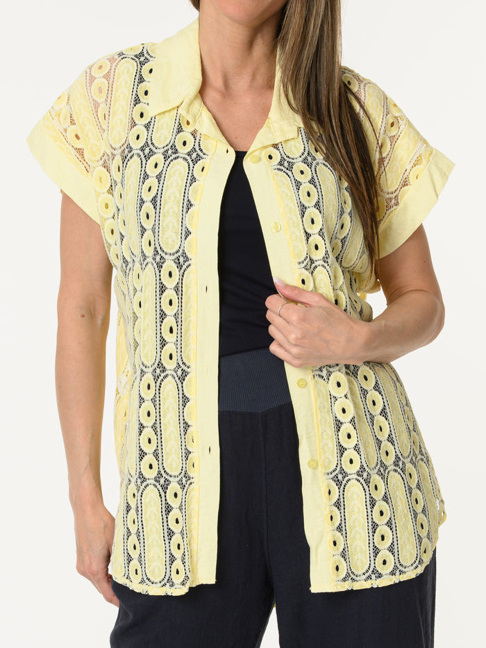 Chemise jaune en dentelle