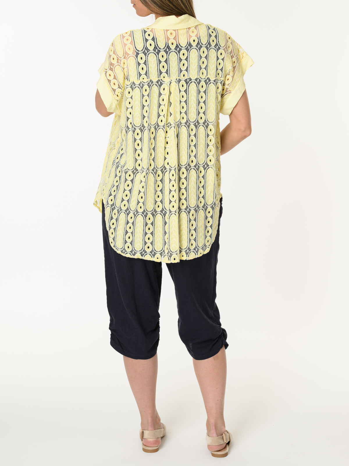 Chemise jaune en dentelle
