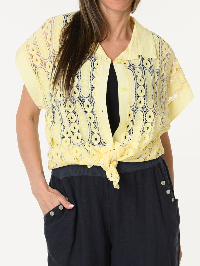 Chemise jaune en dentelle