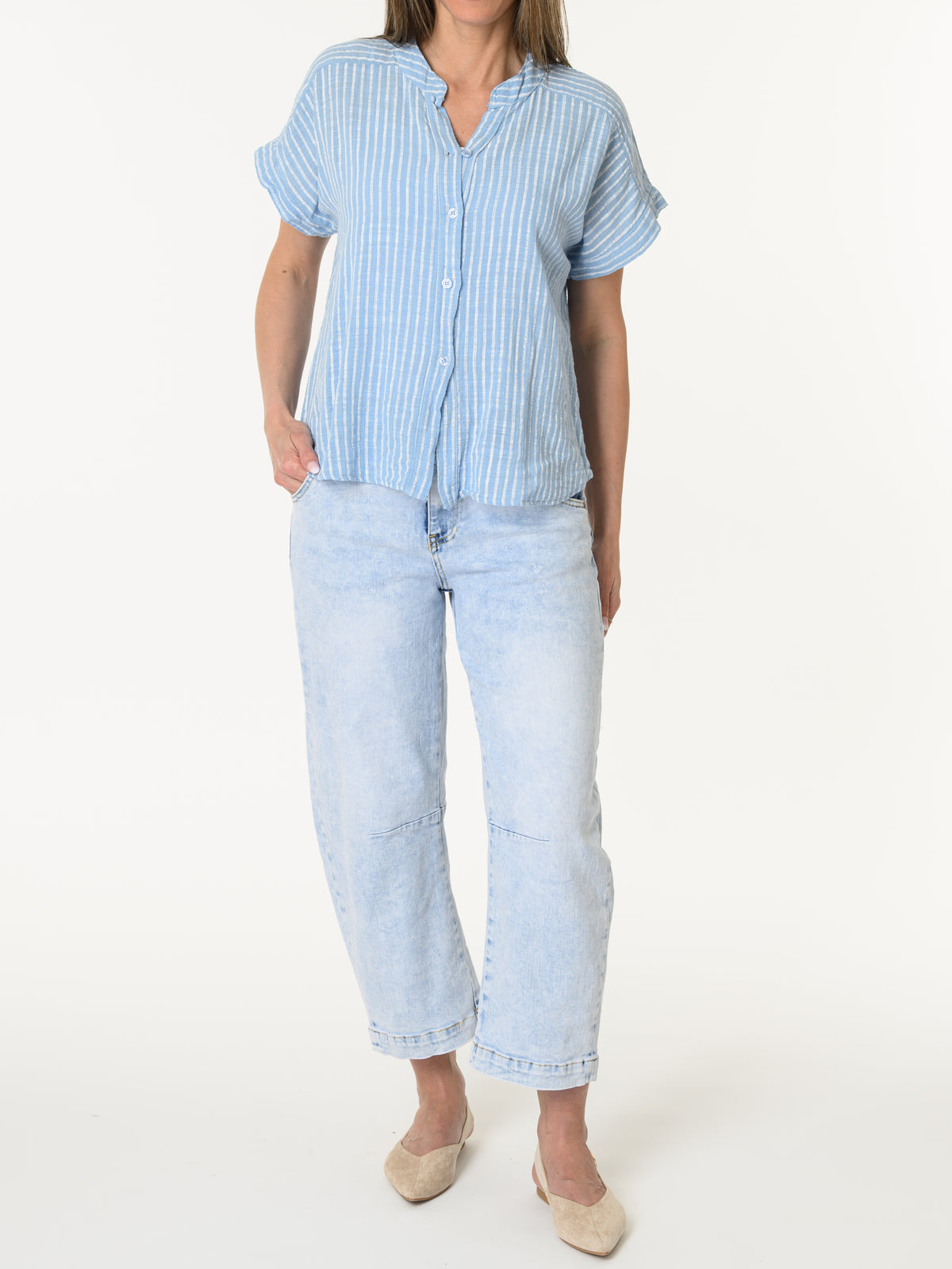 Chemise bleue à rayures blanches