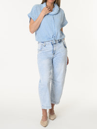 Chemise bleue à rayures blanches