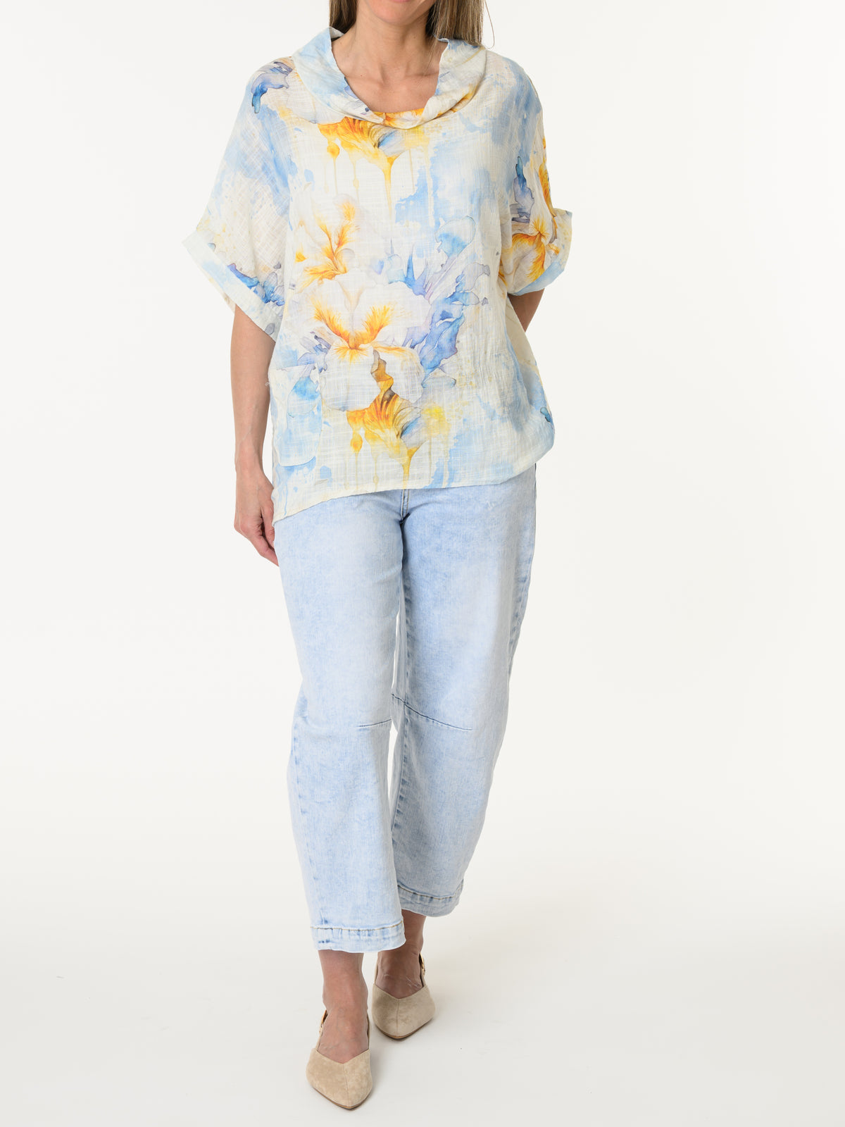 Chandail bleu ciel avec imprimé floral jaune et blanc